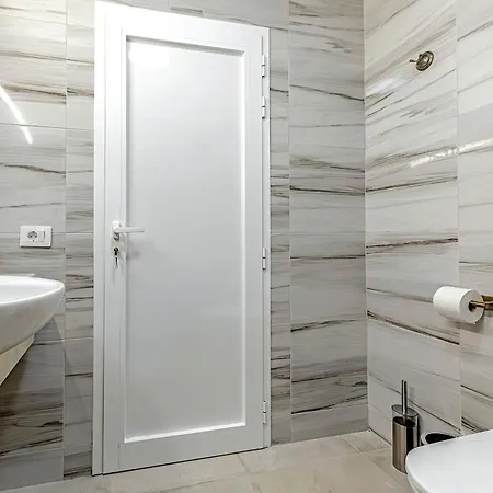 2 Bedroom In Fanabe Lägenhet